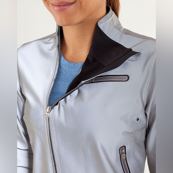 Lululemon Run: Reflective Jacket - Picture 4 of 12
